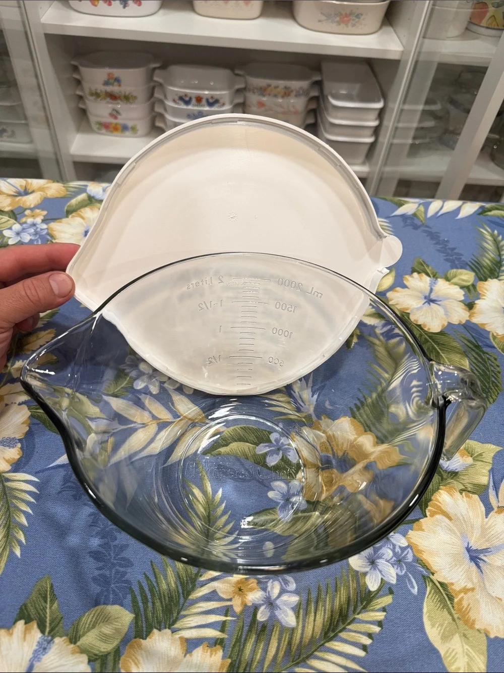 The Pampered Chef Clear Glass Batter Bowl Measuring cup with Lid